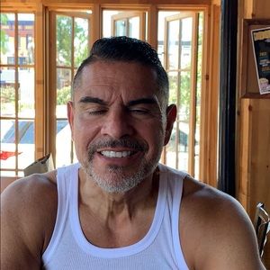 Meet your Posher, Amalio